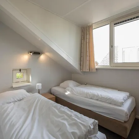 With Beautiful Lakeview Apartment