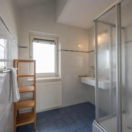 With Beautiful Lakeview Apartment Uitgeest